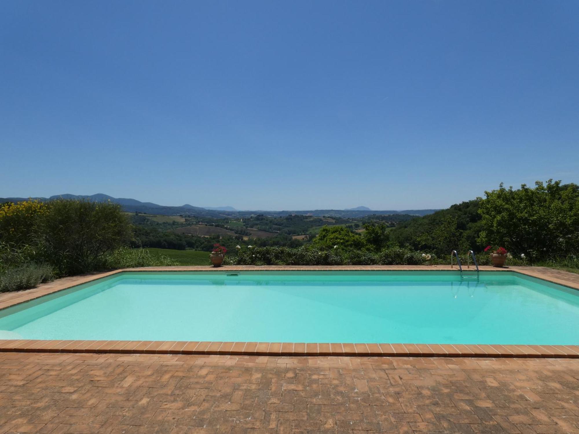 Scappo In Umbria, Il Fienile Villa Fornole Luaran gambar